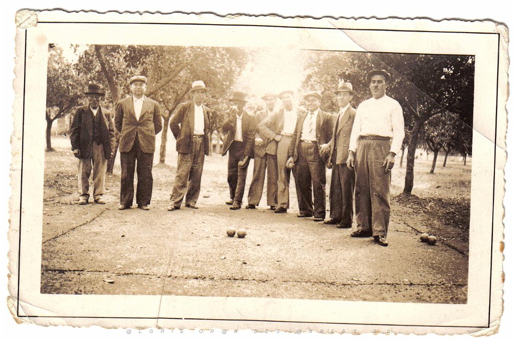 BOU SFER TRANCHE DE VIE 011 UNE PARIE DE BOULES ENTRE AMIS.JPG